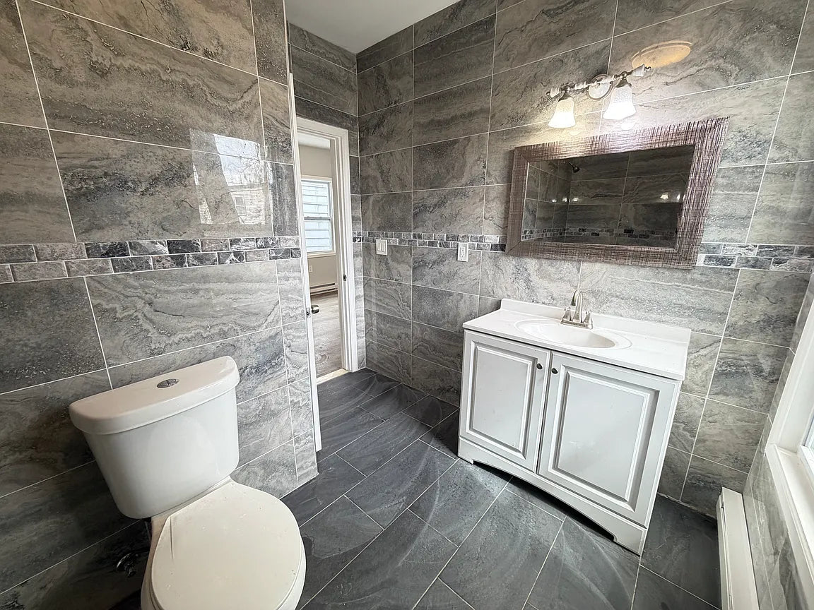2 bed 1 bath - 2026 Hertel Ave, # A5