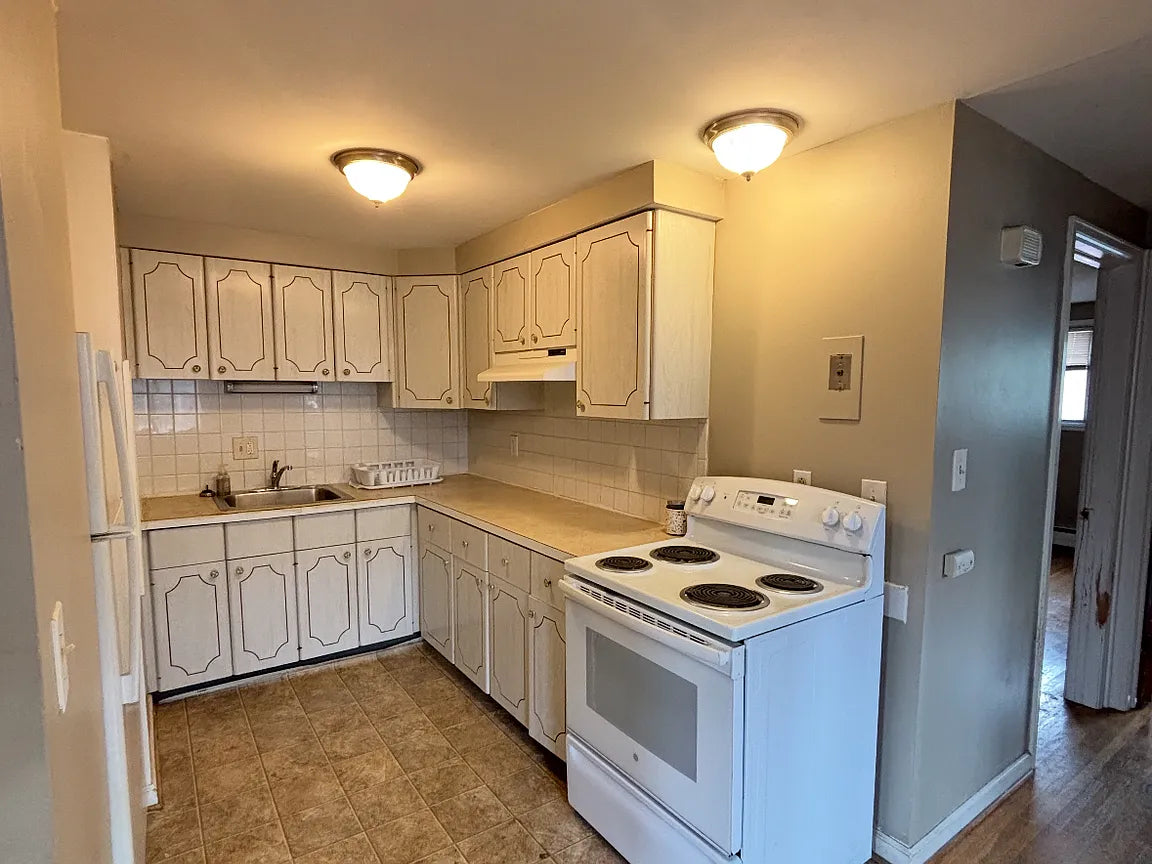 2685 Elmwood Ave APT 3, Buffalo NY 14217