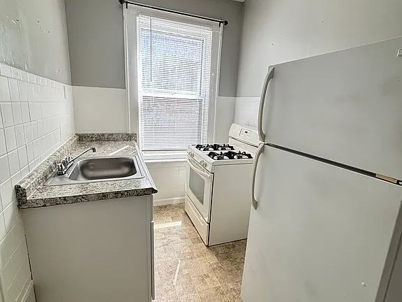 721 Ashland Ave #2F, Buffalo, NY 14222