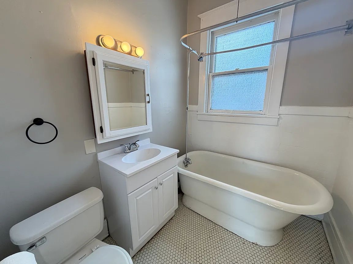 2 bed 1 bath - 799 Niagara St APT 4, Buffalo, NY 14213