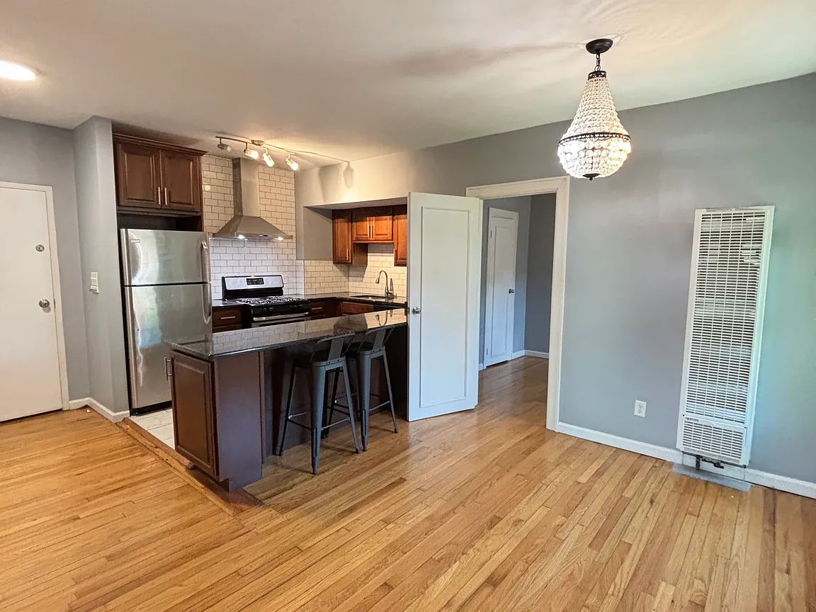 82 College St APT 6, Buffalo NY 14201