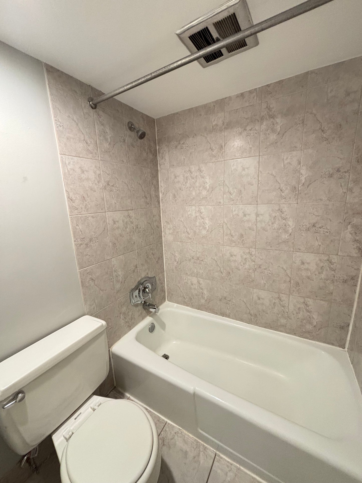 2 Bed, 1 Bath- 11 Robert Dr APT 208 Lancaster, NY 14086