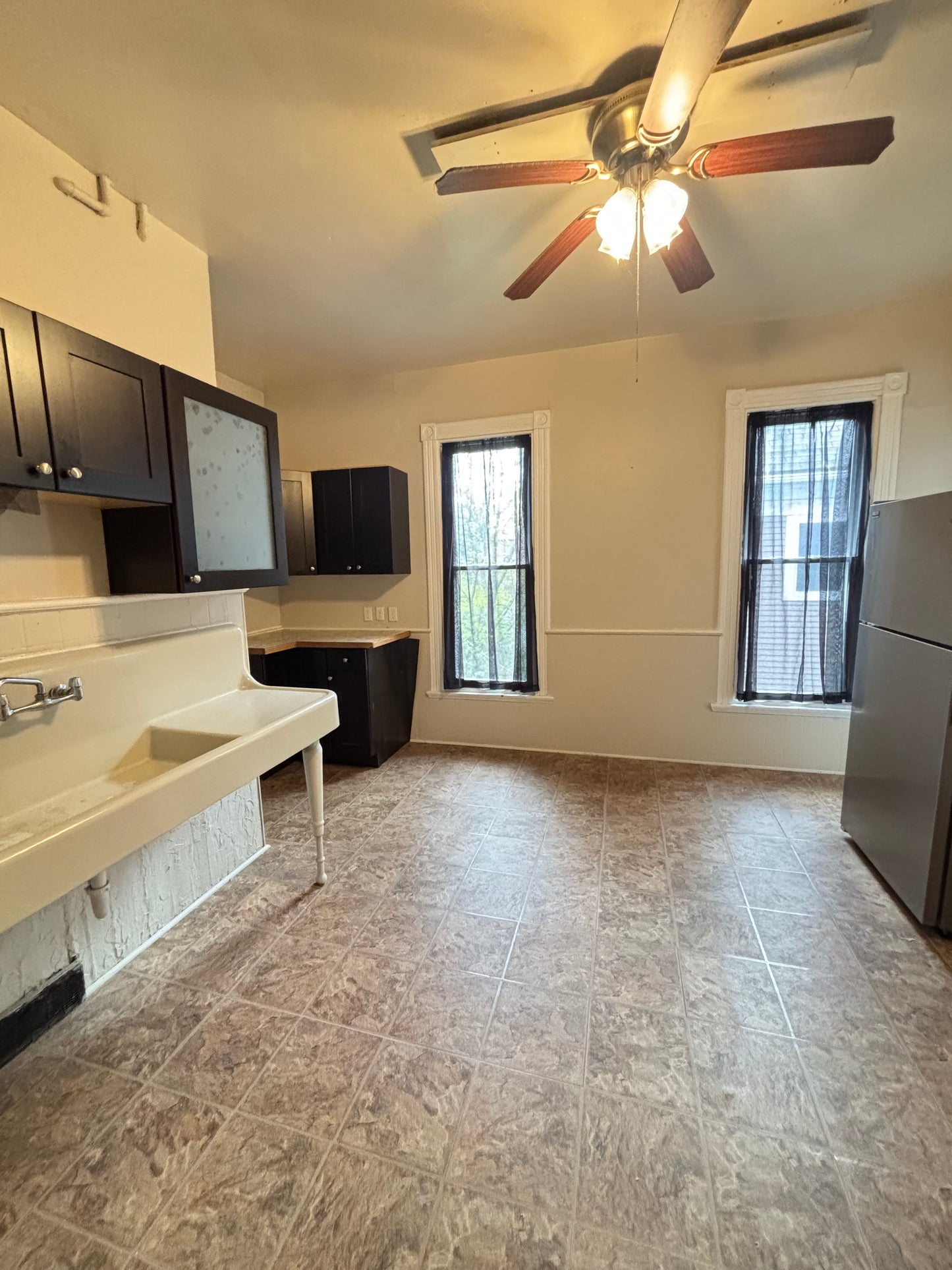 2 Bed, 1 Bath- 535 Massachusetts Ave #3, Buffalo, NY 14213