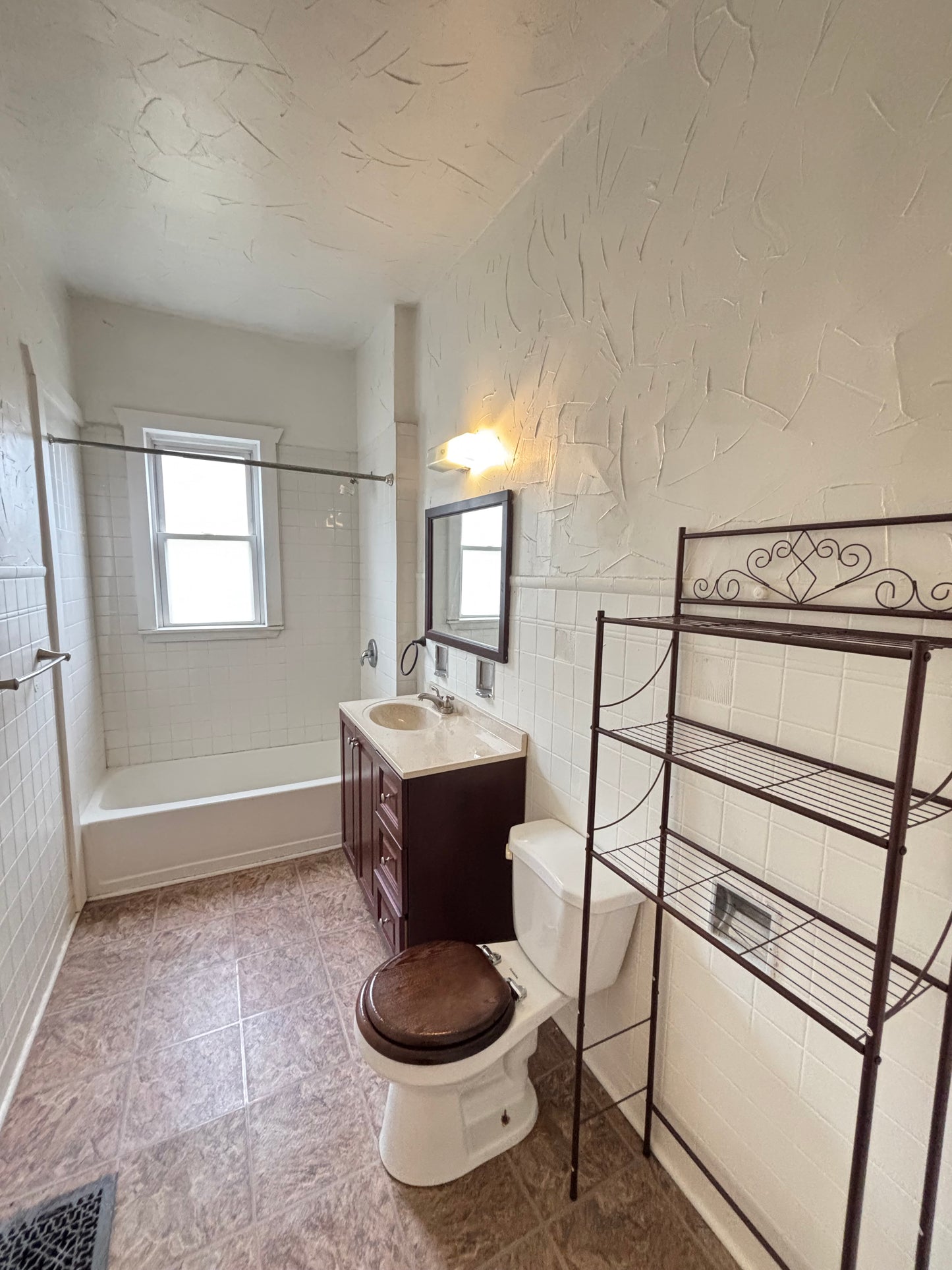 2 Bed, 1 Bath- 535 Massachusetts Ave #3, Buffalo, NY 14213