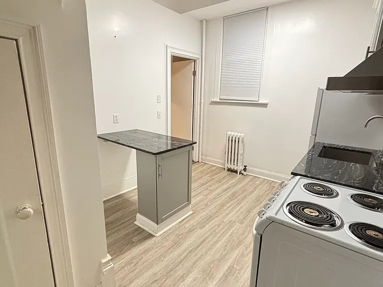 1 Bed, 1 Bath + office- 232 Richmond Ave #9, Buffalo, NY 14222