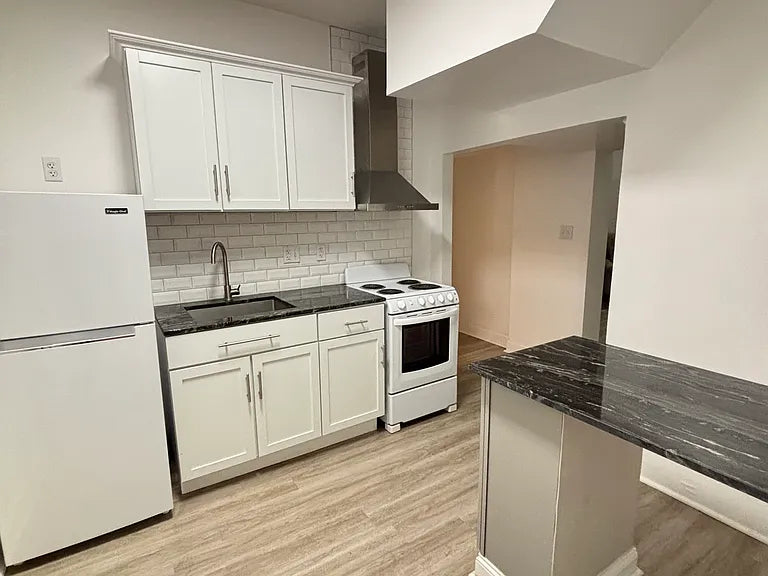 1 Bed, 1 Bath + office- 232 Richmond Ave #9, Buffalo, NY 14222