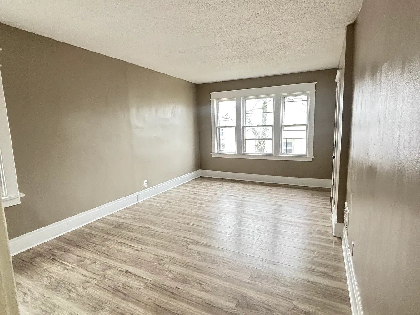 1 Bed, 1 Bath- 500 Colvin Ave #3, Buffalo, NY 14216