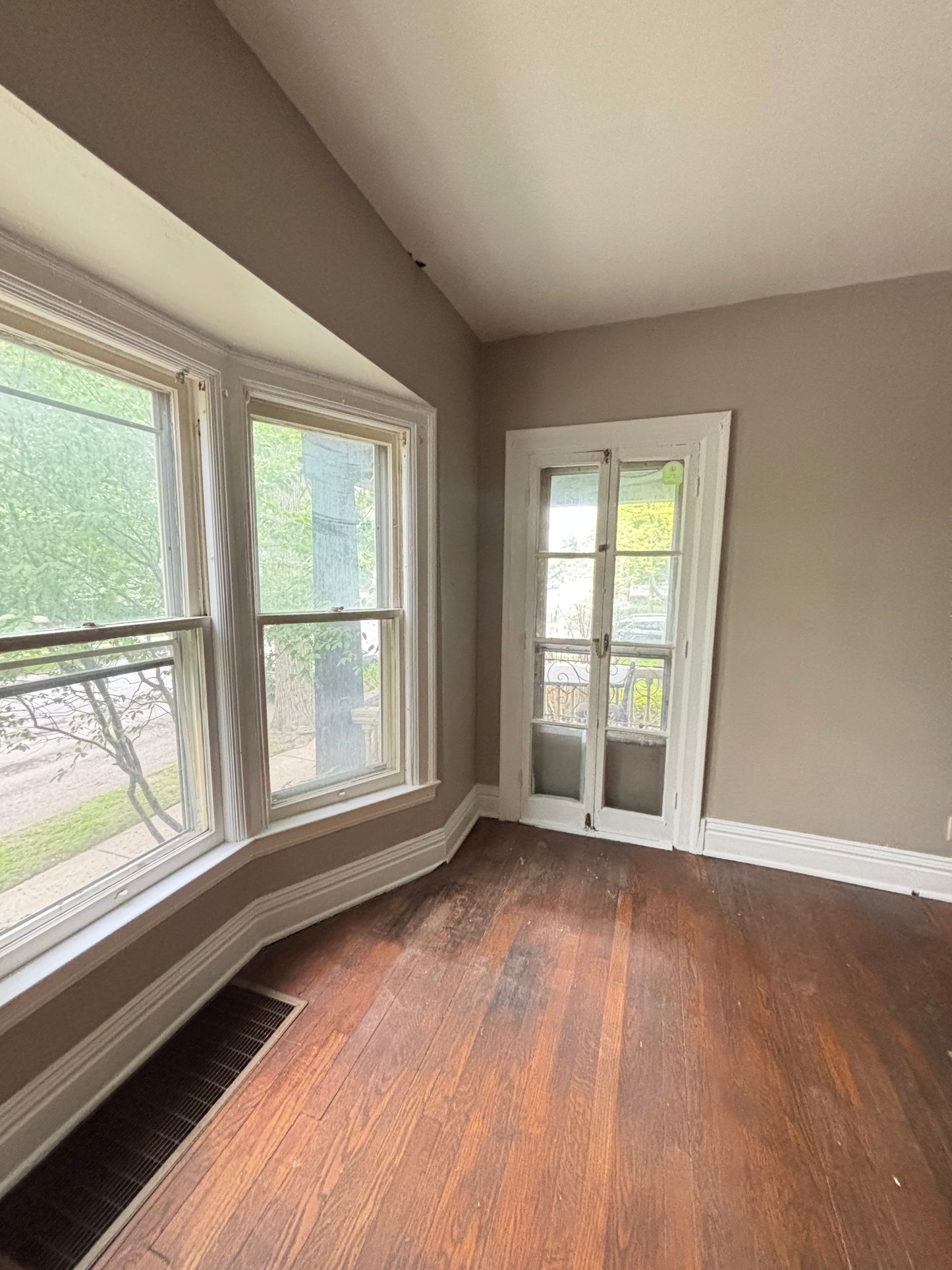 1 Bed, 1 Bath- 114 Crescent Ave APT 2, Buffalo, NY 14214
