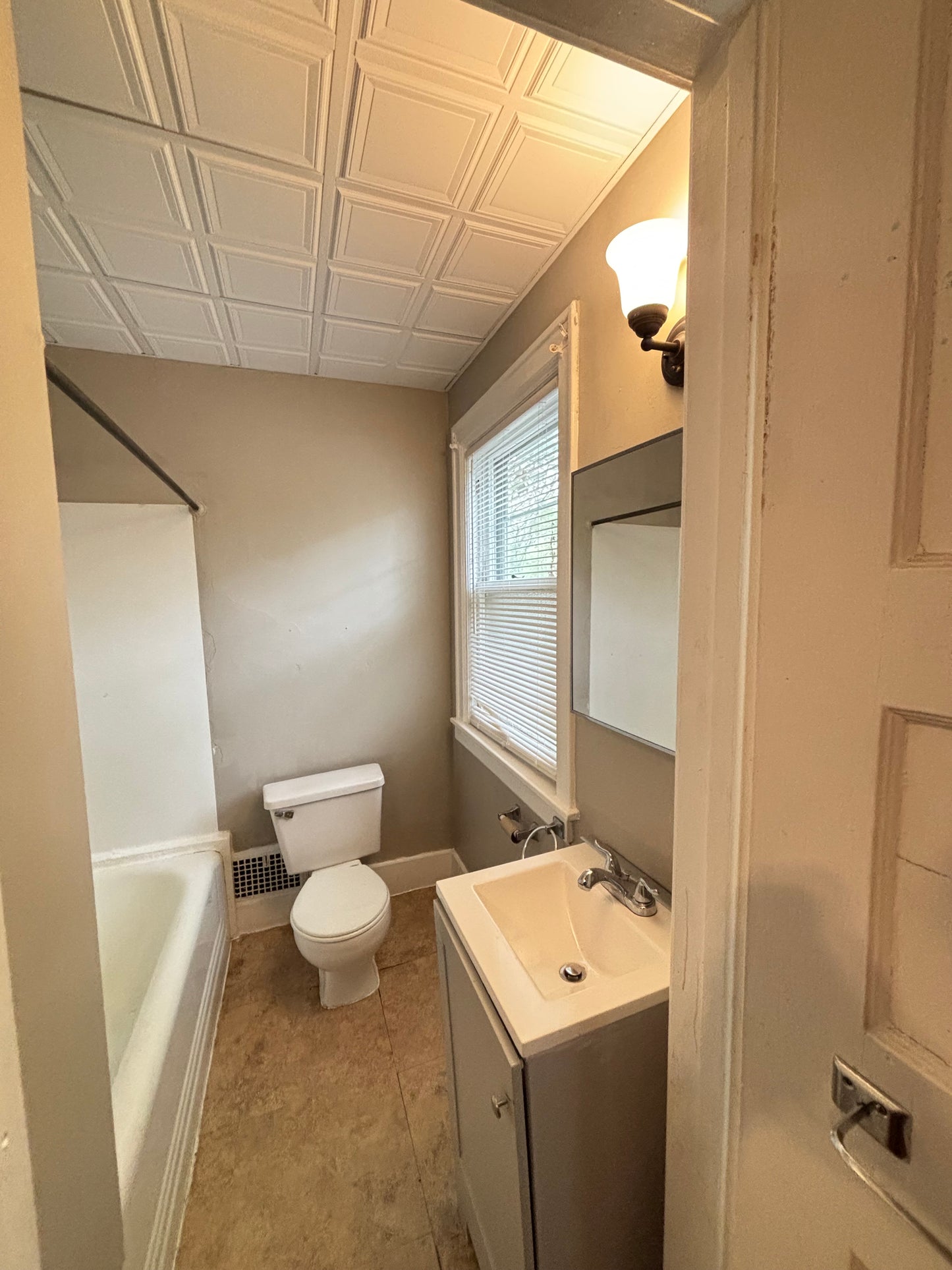 1 Bed, 1 Bath- 114 Crescent Ave APT 2, Buffalo, NY 14214