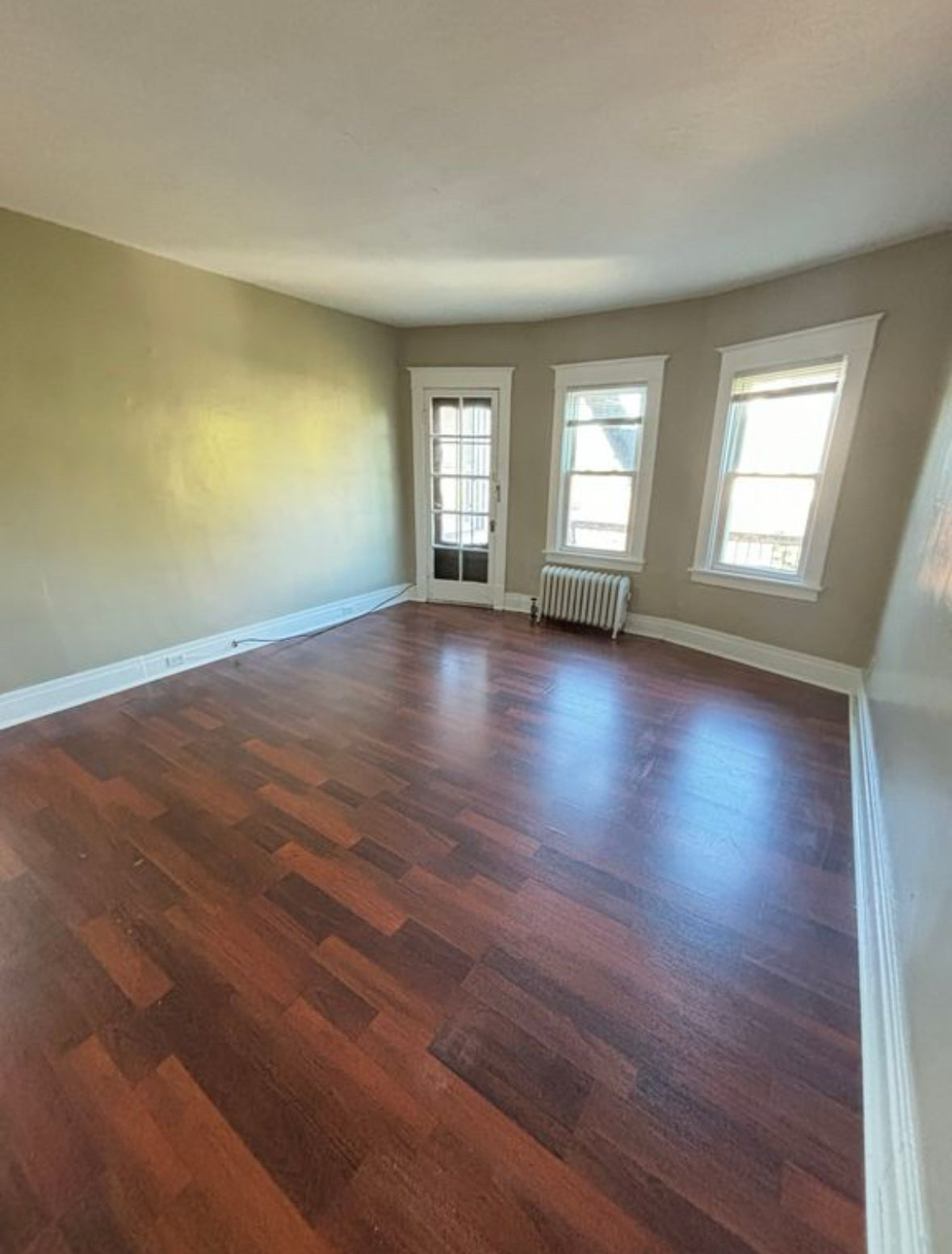 2 bed, 1 Bath- 1558 Elmwood Ave #5, Buffalo, NY 14207
