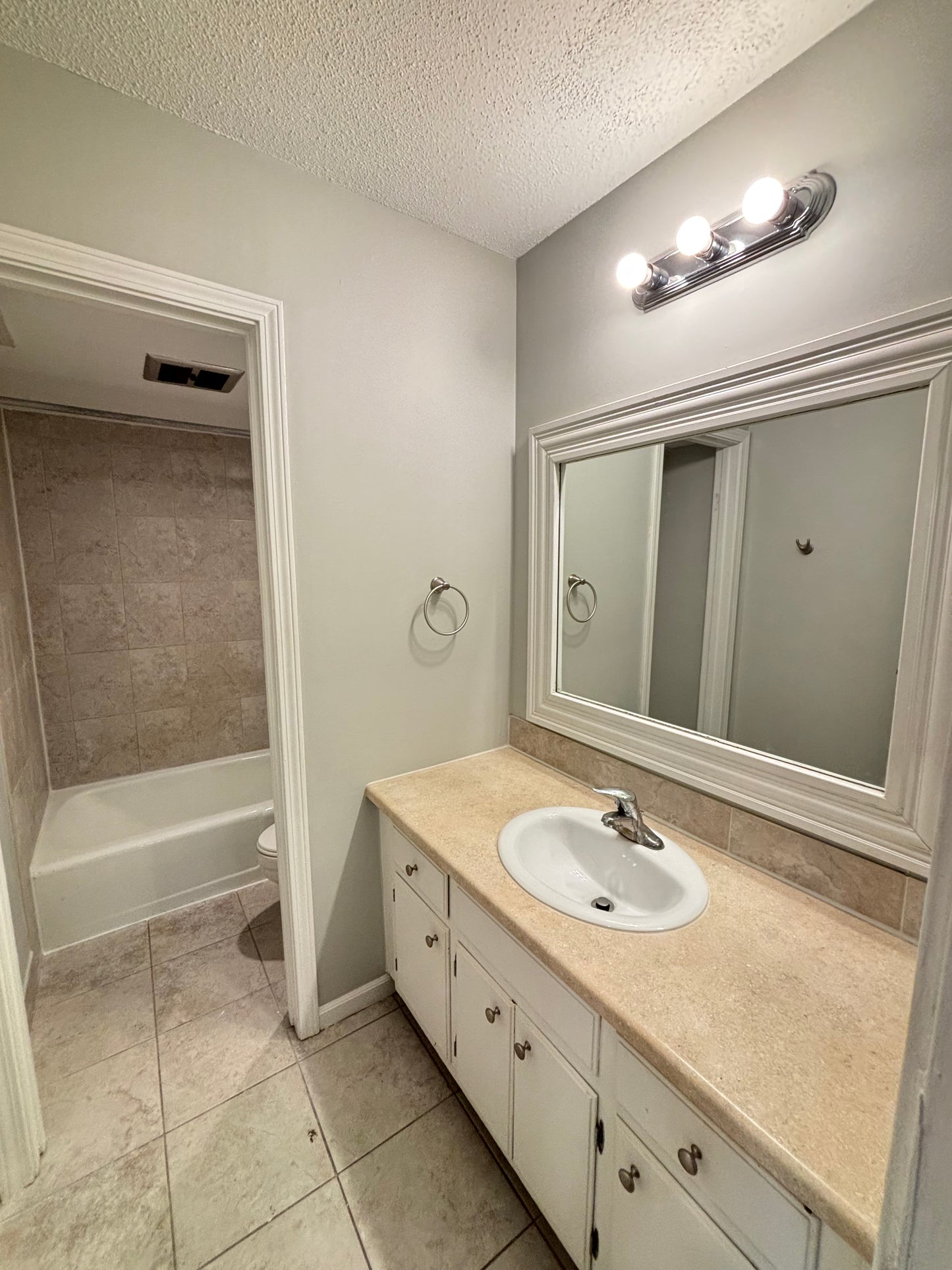 2 Bed, 1 Bath-11 Robert Dr APT #202, Lancaster, NY 14086