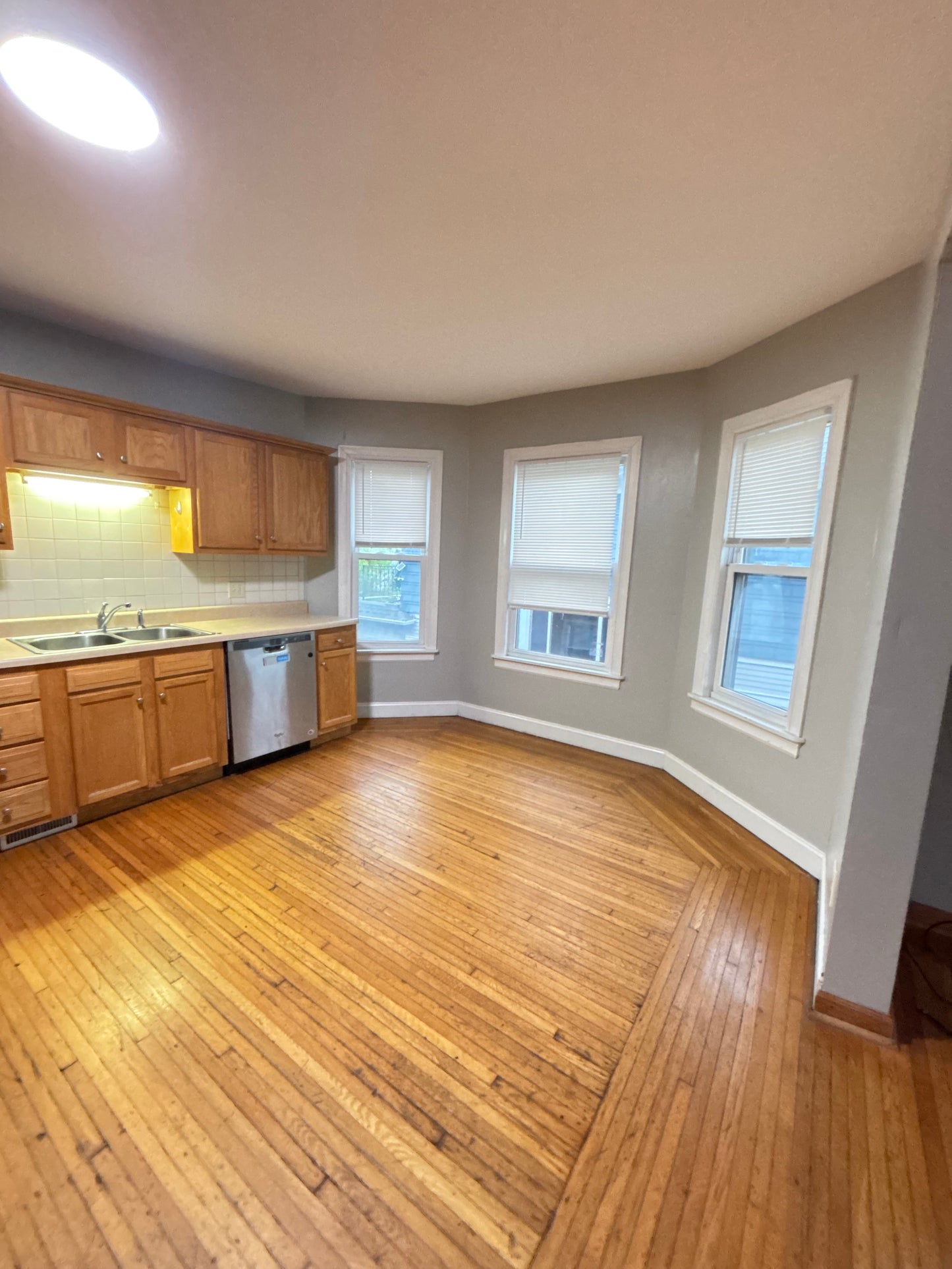 4 Bed, 1 Bath- 36 Eastwood Pl UNIT 2, Buffalo, NY 14208