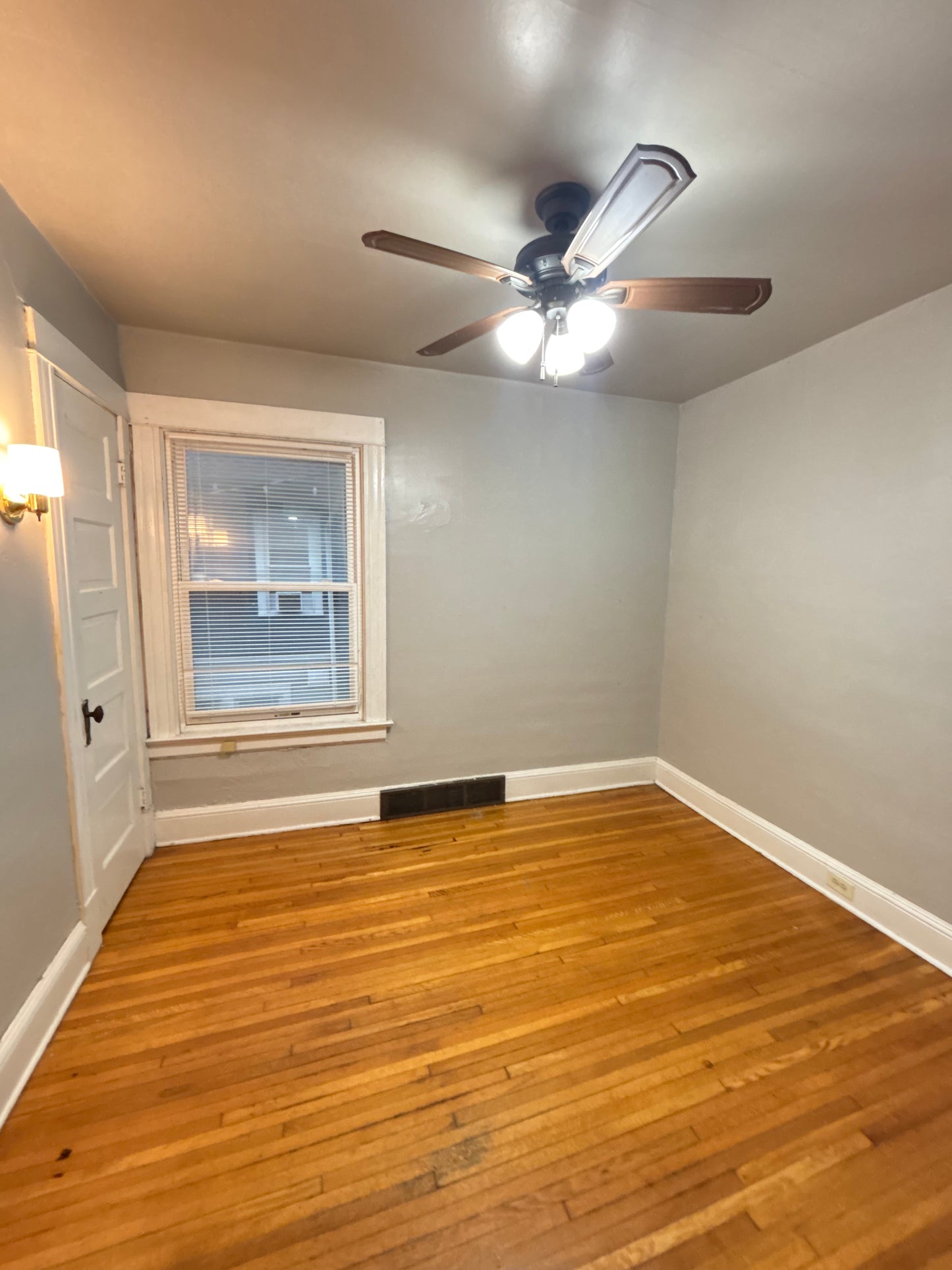 4 Bed, 1 Bath- 36 Eastwood Pl UNIT 2, Buffalo, NY 14208