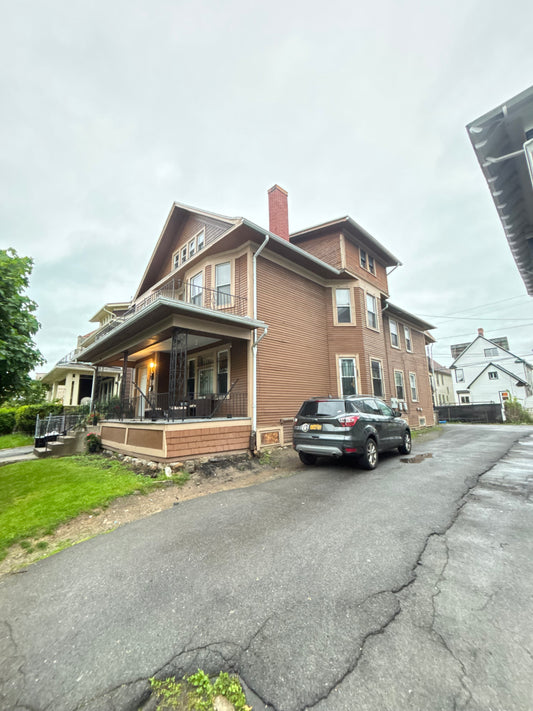 4 Bed, 1 Bath- 36 Eastwood Pl UNIT 2, Buffalo, NY 14208