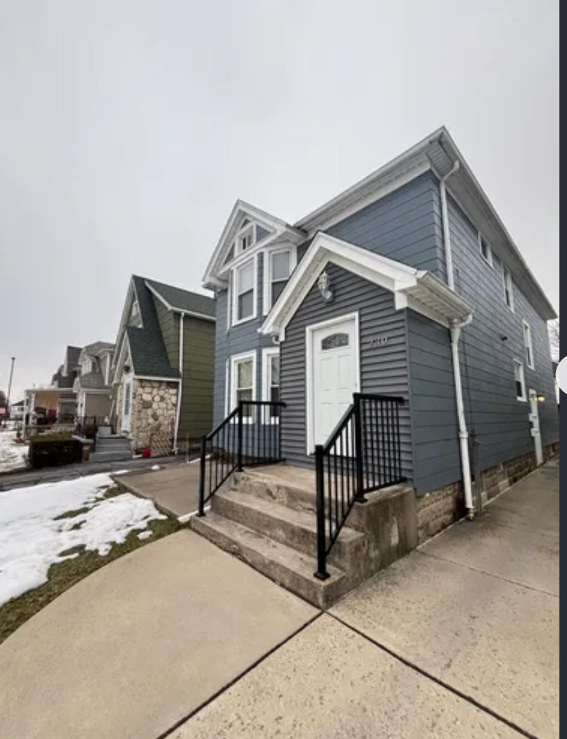 2 Bed, 1 Bath- 230 Saint Lawrence Ave #2