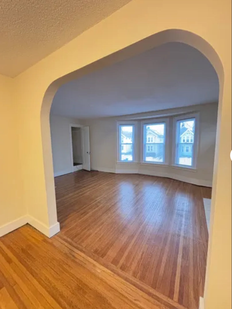 2 Bed, 1 Bath- 230 Saint Lawrence Ave #2