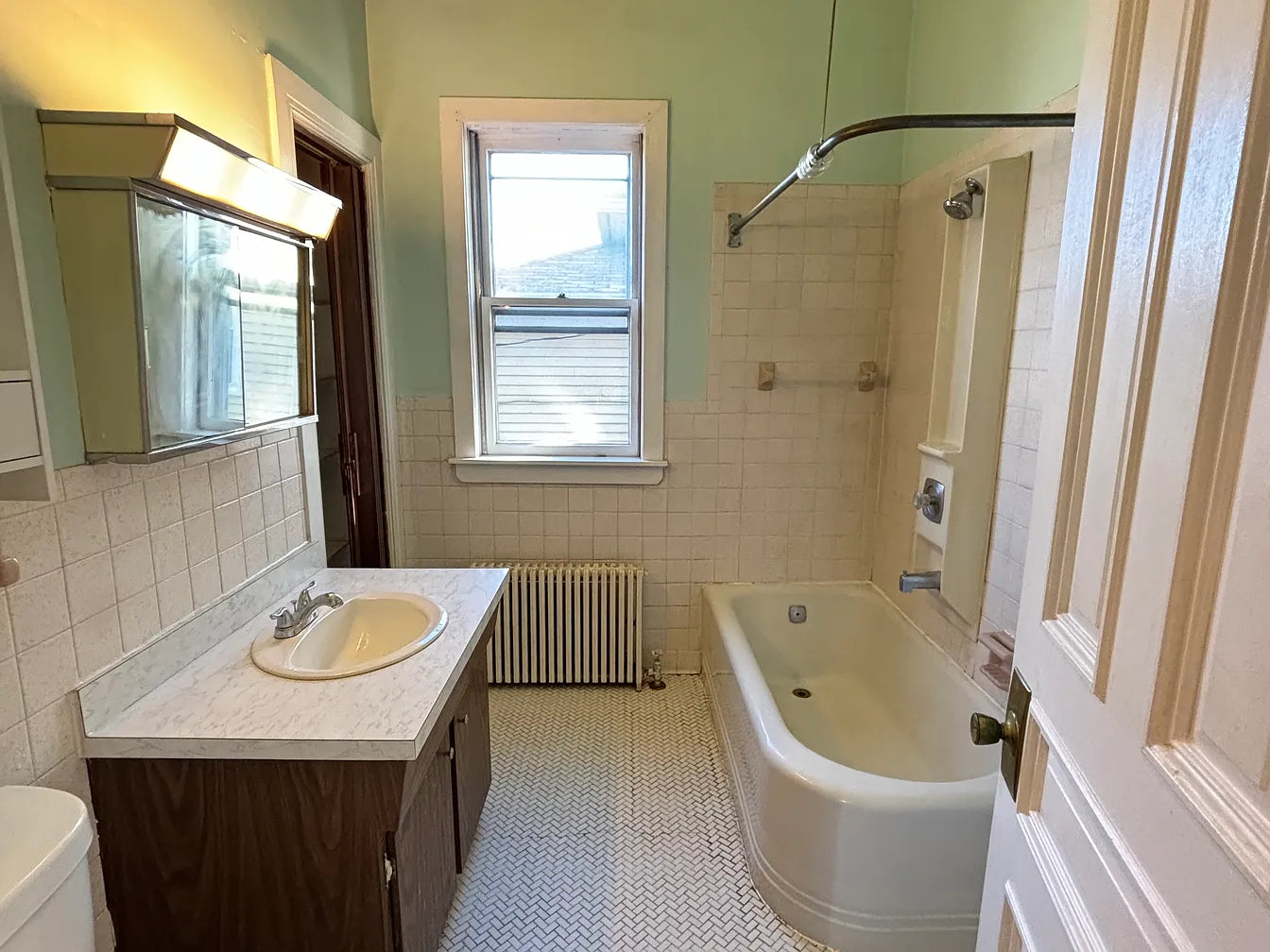 1 Bed, 1 Bath- 96 Crescent Ave APT 4, Buffalo, NY 14214