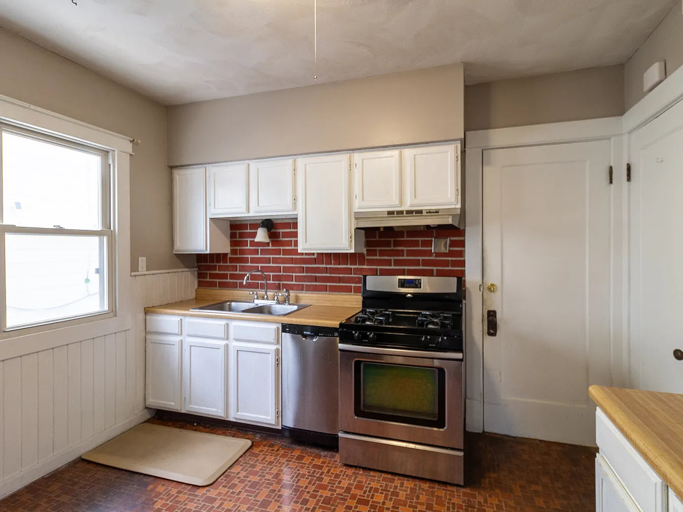 2 Bed, 1 Bath- 70 Norwalk Ave FLOOR 1, Buffalo, NY 14216