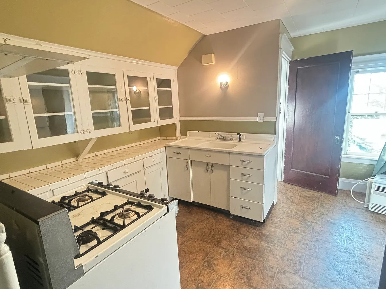 1 Bed, 1 Bath- 70 Norwalk Ave FLOOR 2, Buffalo, NY 14216
