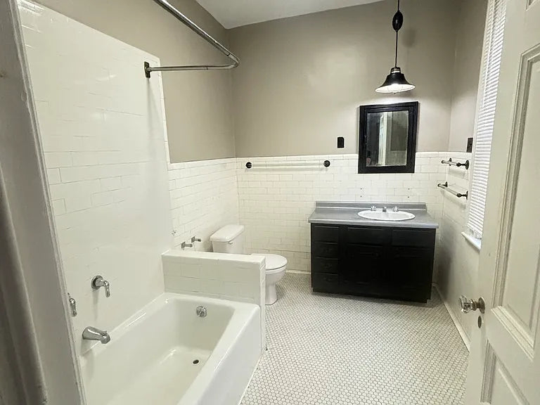 3 Beds, 3 Baths- 444 Linwood Ave #1, Buffalo, NY 14209