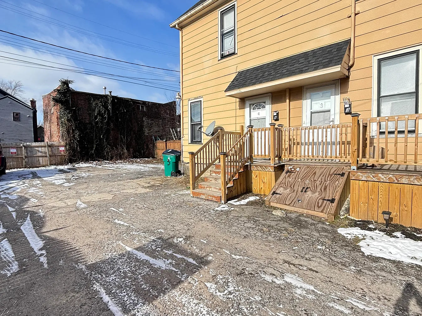 1 Bed, 1 Bath- 152 Park St #4, Buffalo, NY 14201