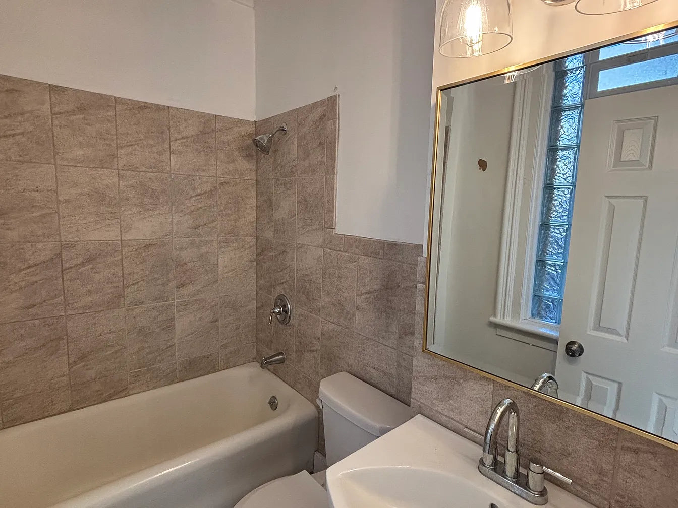 1 Bed, 1 Bath- 152 Park St #4, Buffalo, NY 14201