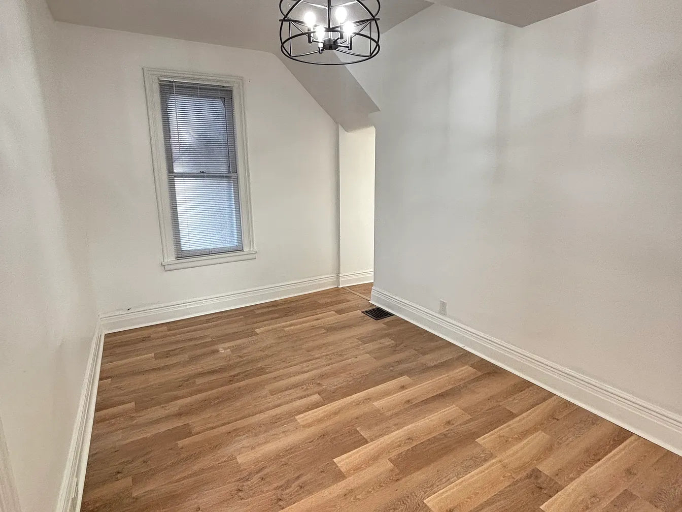 1 Bed, 1 Bath- 152 Park St #4, Buffalo, NY 14201