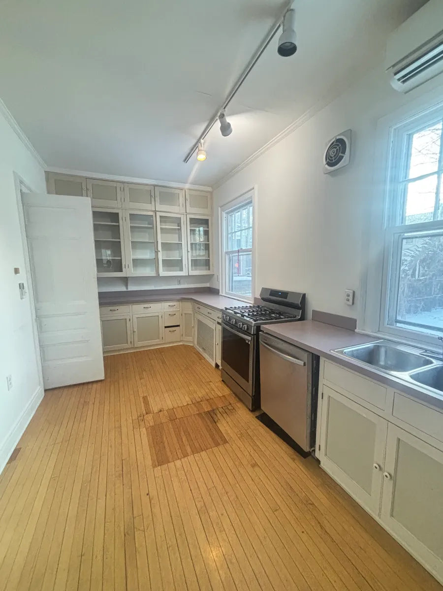 2 Bed, 2 Bath- 444 Linwood Ave #2 Buffalo, NY 14209