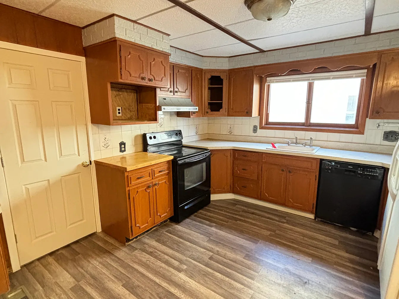 3 Bed, 1 Bath- 1695 Amherst St #1, Buffalo, NY 14214