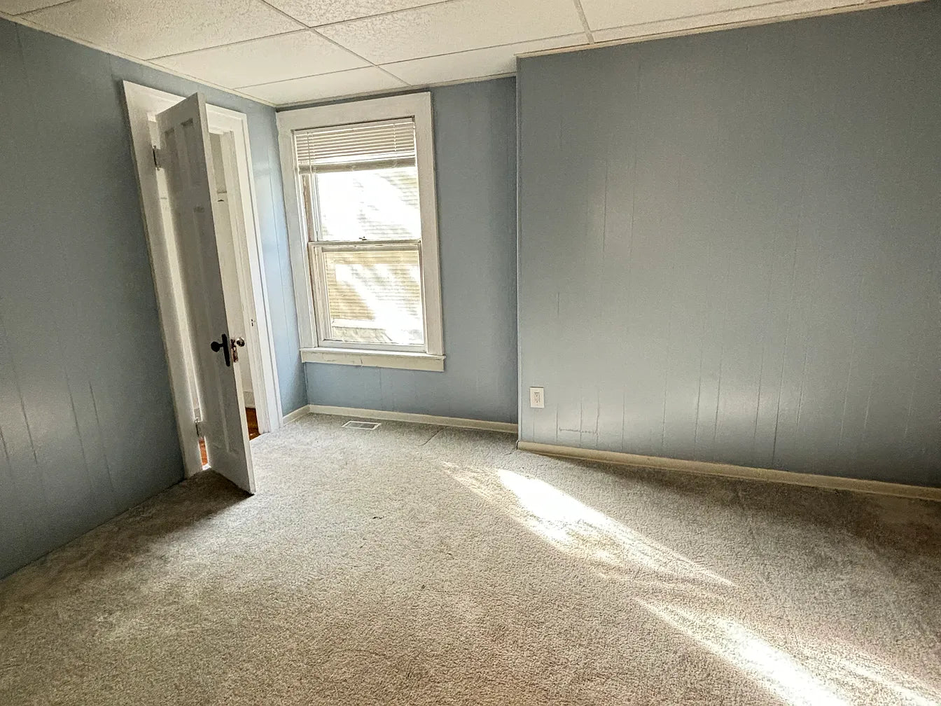 3 Bed, 1 Bath- 1695 Amherst St #1, Buffalo, NY 14214