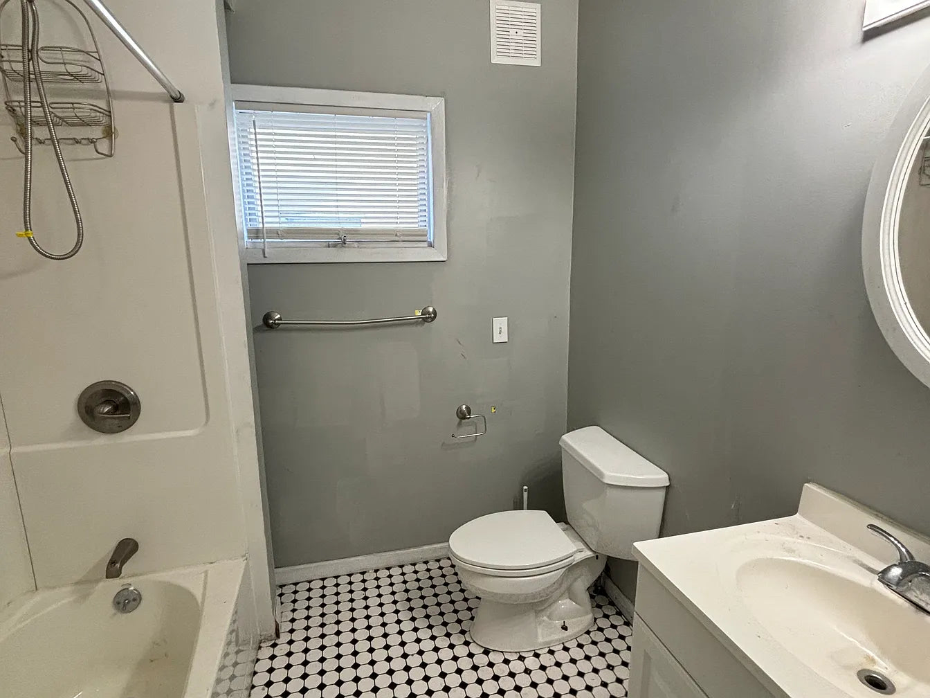 3 Bed, 1 Bath- 1695 Amherst St #1, Buffalo, NY 14214