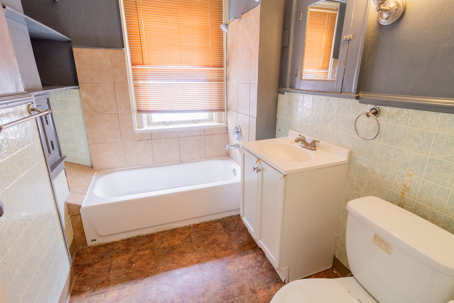 3 Bed, 1 Bath- 62 Pomona Pl UNIT 2, Buffalo, NY 14210