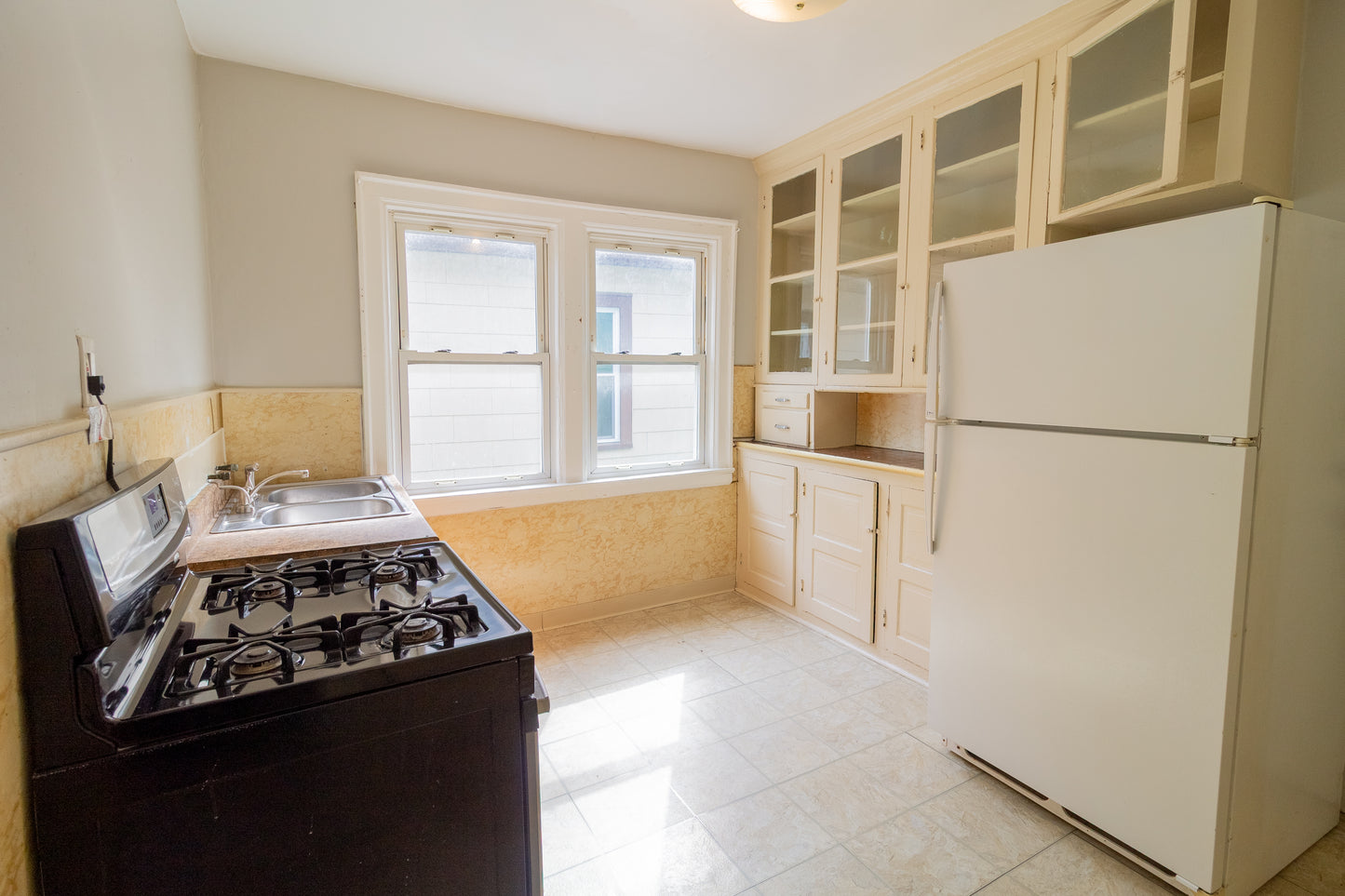 3 Bed, 1 Bath- 62 Pomona Pl UNIT 2, Buffalo, NY 14210