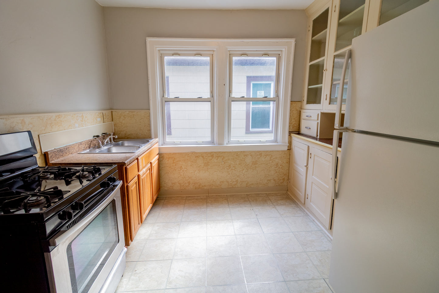 3 Bed, 1 Bath- 62 Pomona Pl UNIT 2, Buffalo, NY 14210