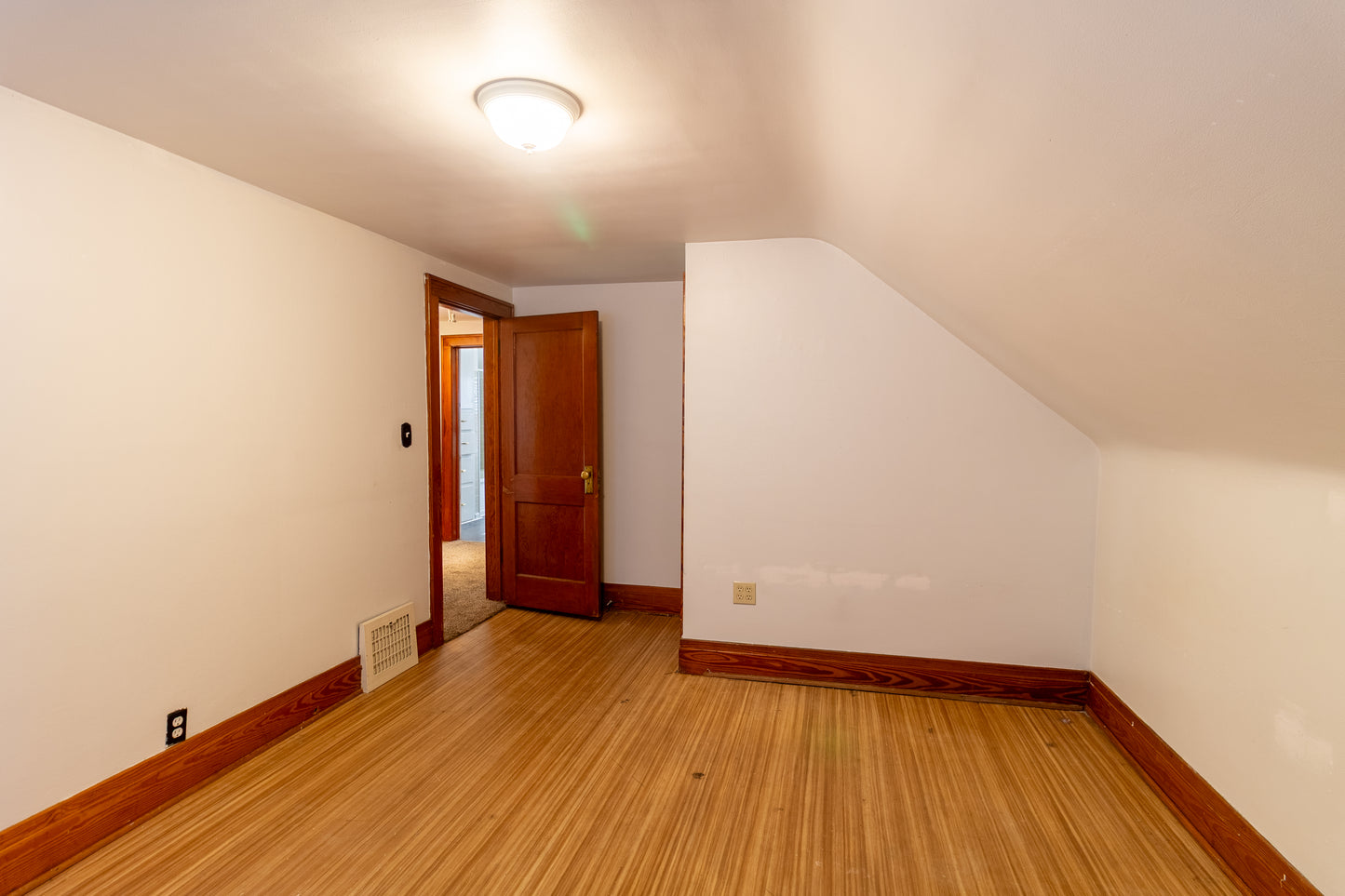 706 Nash Rd, North Tonawanda, NY 14120