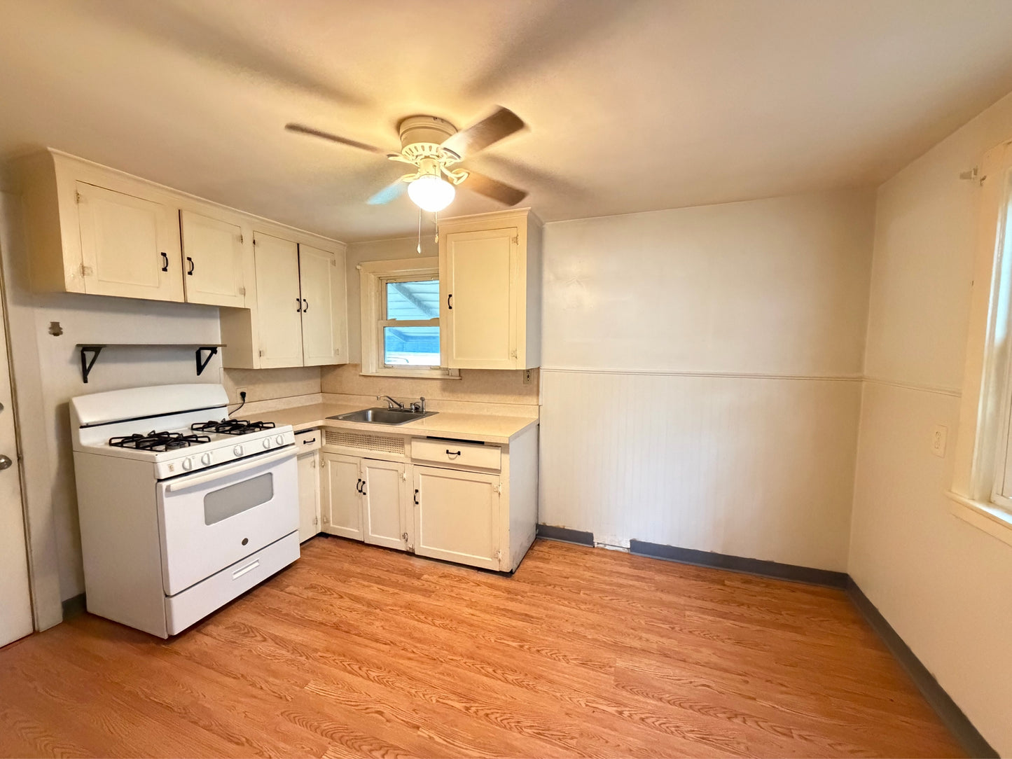 2 bed 1 bath - 160 Woodward Avenue - Right Kenmore, NY 14217
