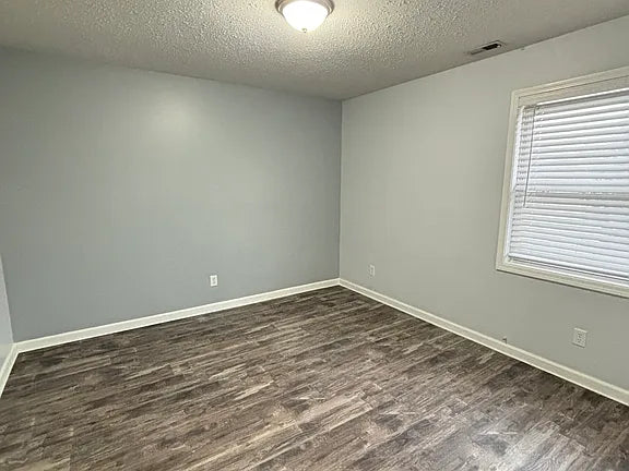 2 bed 1 bath- 285 E Park Dr, Tonawanda, NY 14150