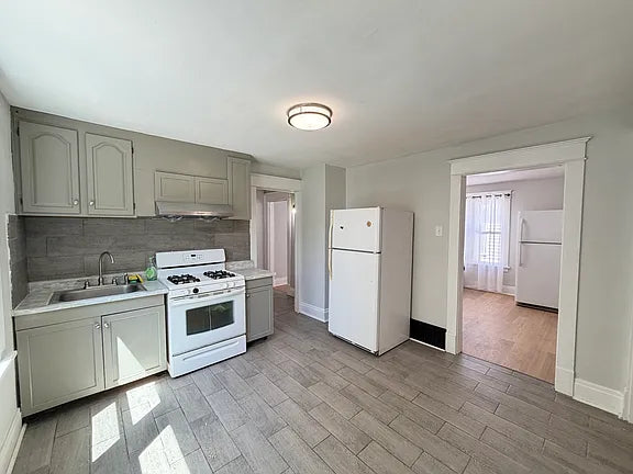 6 bed 2 bath - 43 Springville Ave, Amherst, NY 14226