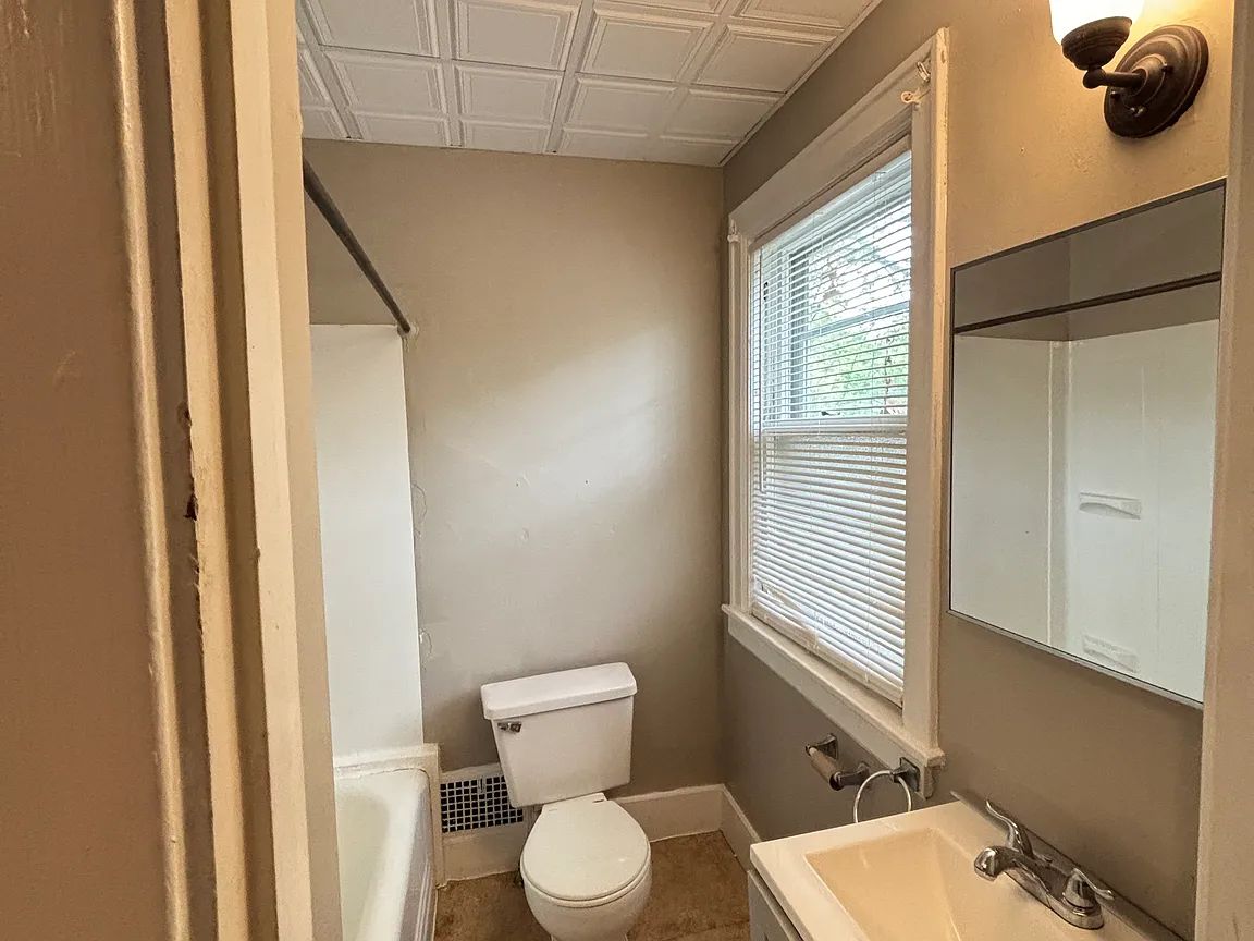 114 Crescent Ave APT 2, Buffalo, NY 14214