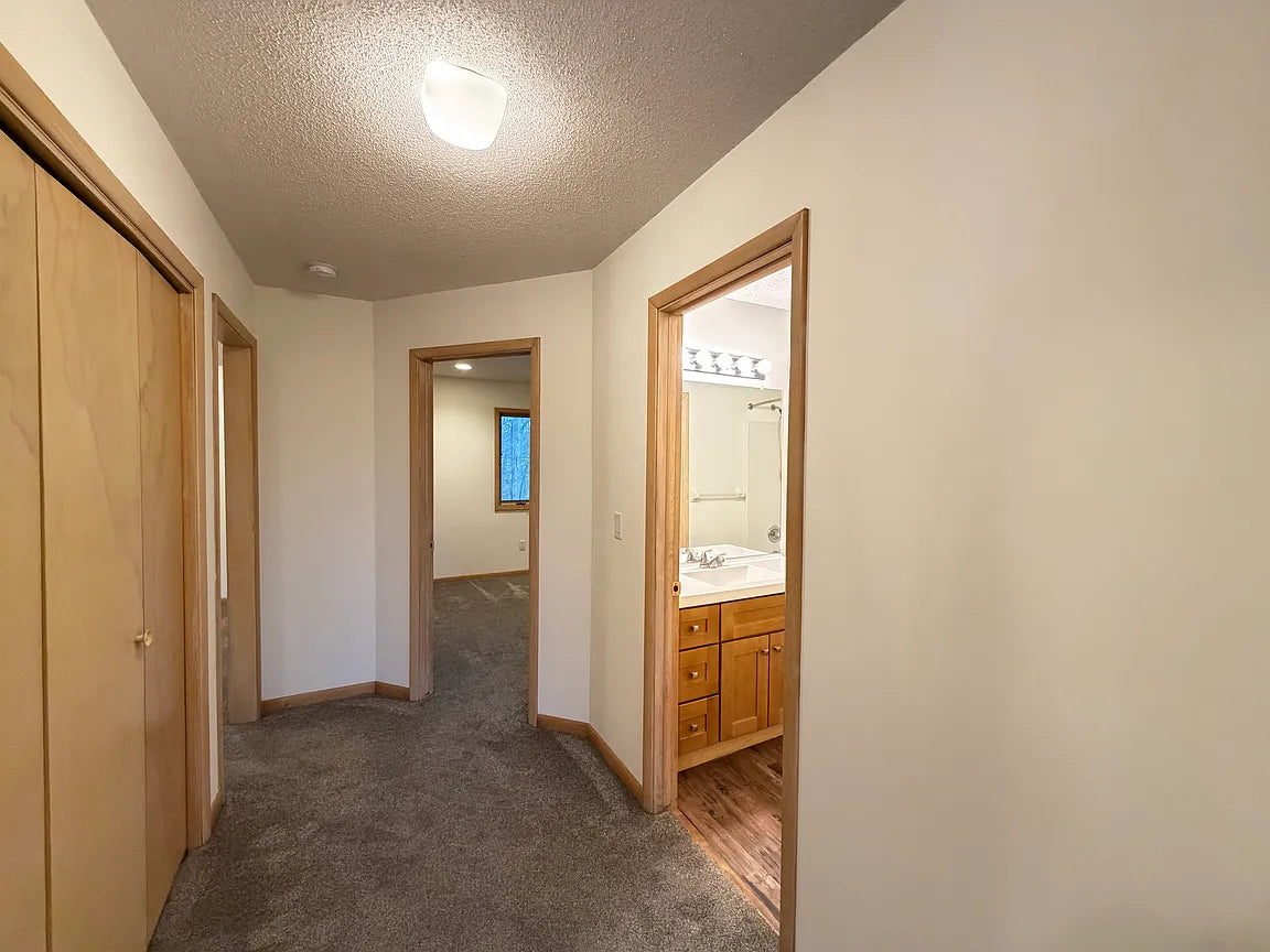 2 bed 1.5 bath- 4553 Abbott Rd, Orchard Park, NY 14127