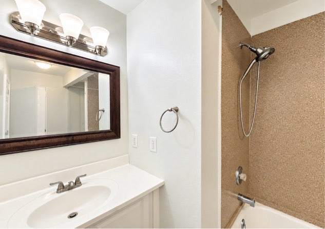 3 bed 1 bath - 5714 Buffalo Avenue - 2 Niagara Falls, NY 14304