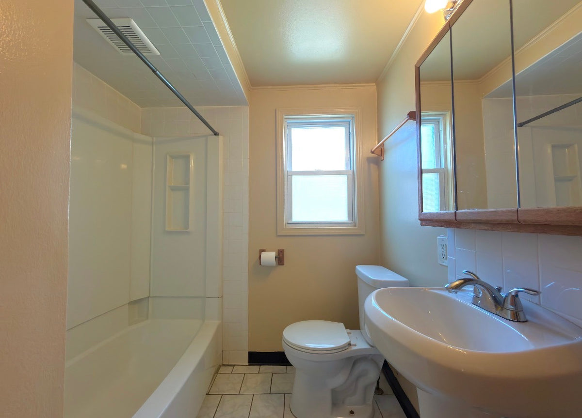 3 bed 1 bath - 27 Beechwood Place Lower Buffalo, NY 14225