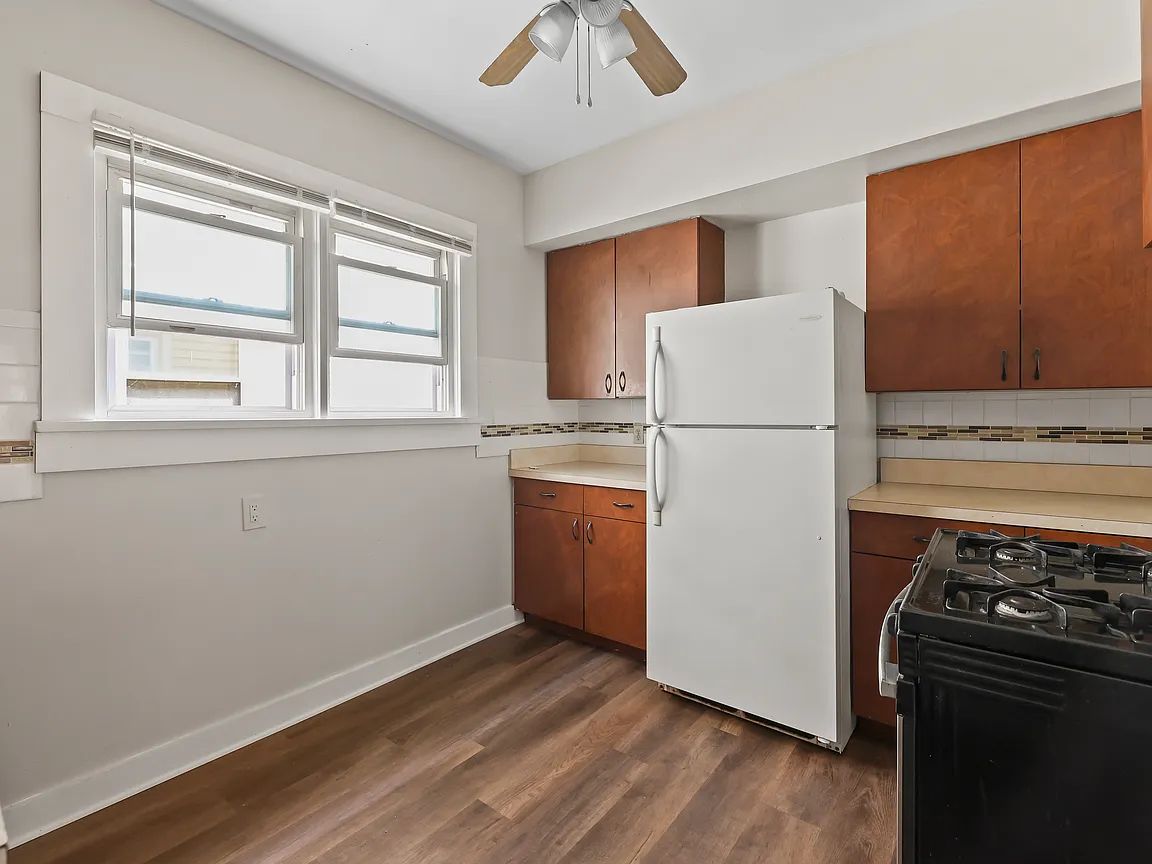 3 bed 1 bath - 23 Custer St FLOOR 2, Buffalo, NY 14214