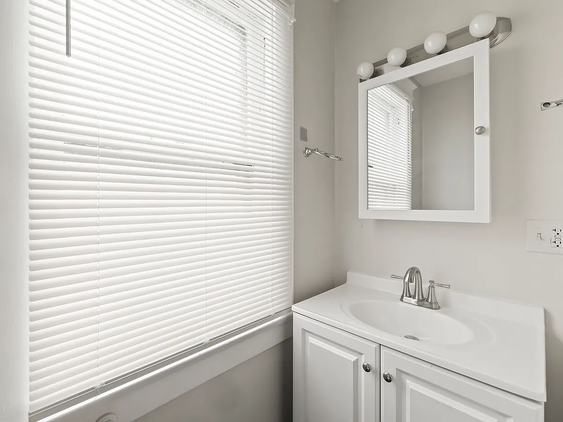 3 bed 1 bath - 23 Custer St FLOOR 2, Buffalo, NY 14214