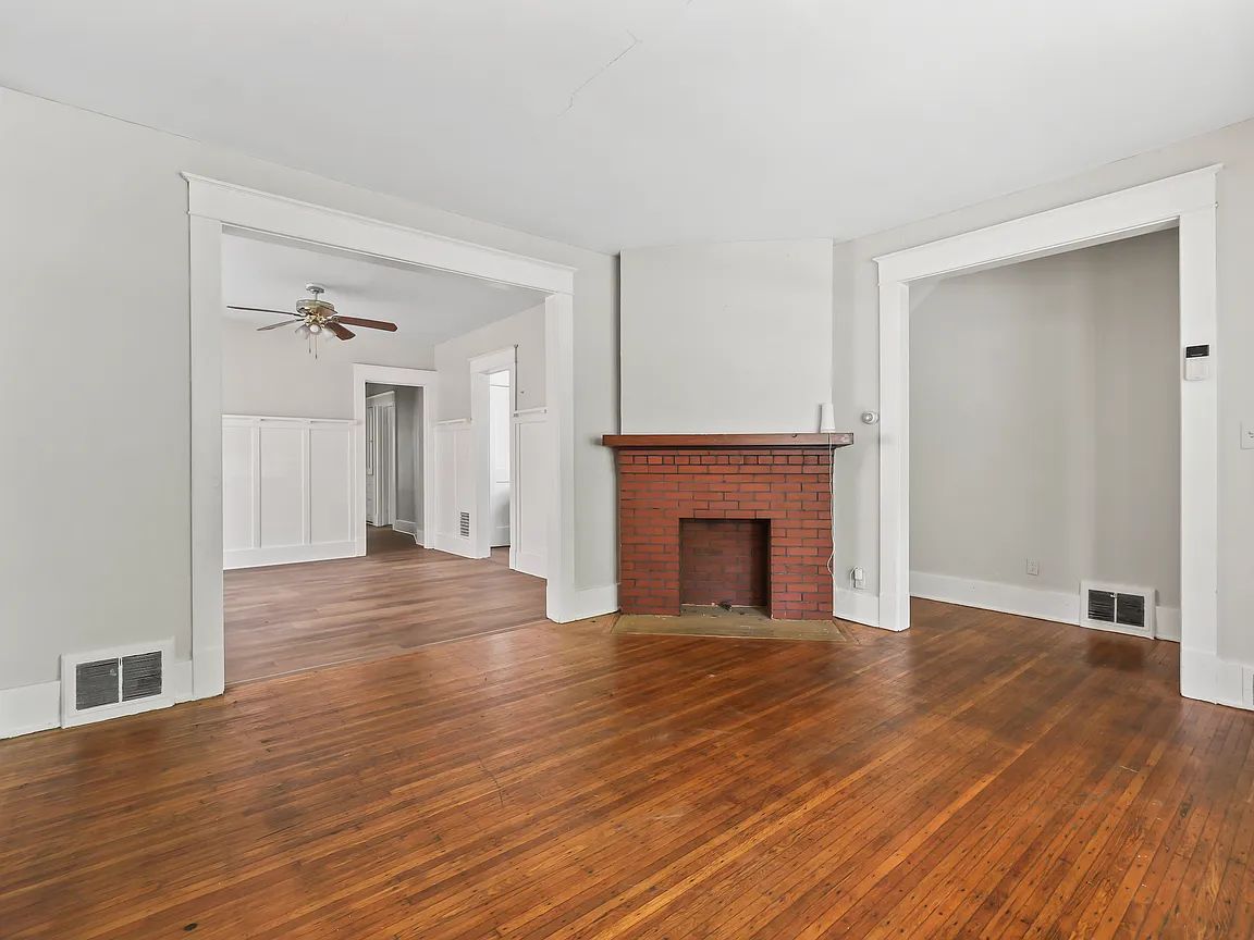 3 bed 1 bath - 23 Custer St FLOOR 2, Buffalo, NY 14214