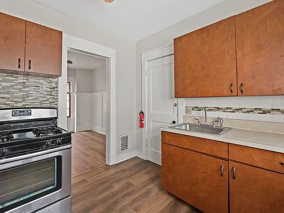 3 bed 1 bath - 23 Custer St FLOOR 2, Buffalo, NY 14214