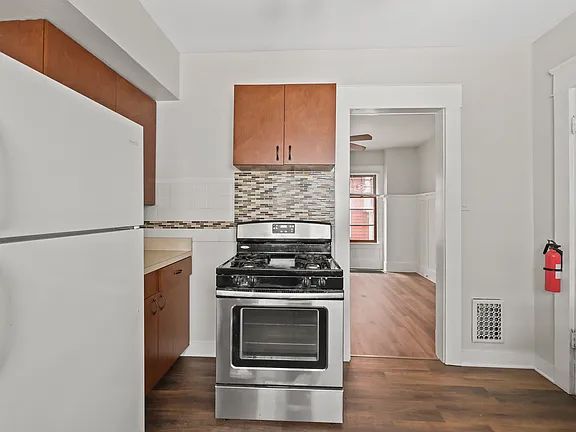 3 bed 1 bath - 23 Custer St FLOOR 2, Buffalo, NY 14214