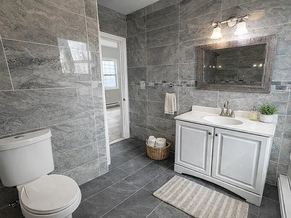 2 bed 1 bath - 2026 Hertel Ave, # A5