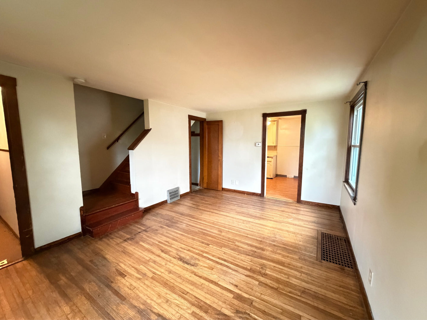 2 bed 1 bath - 160 Woodward Avenue - Right Kenmore, NY 14217