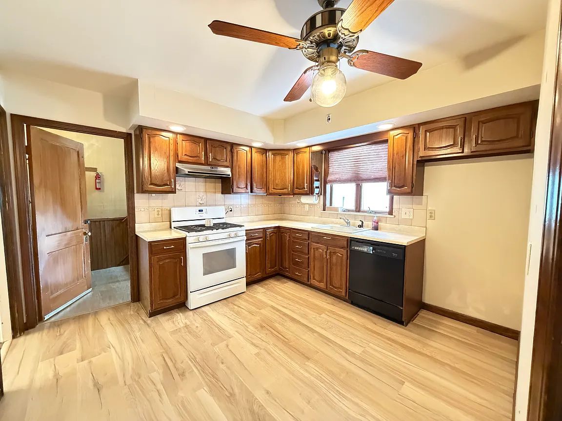 3 bed 1 bath - 300 N Park Ave Unit 1, Buffalo, NY 14216